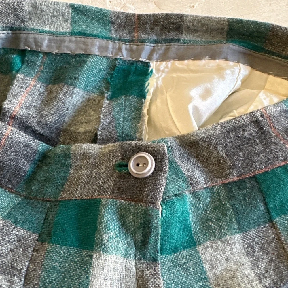 🔥SOLD🔥60s VTG Green Plaid Wool High Waisted Schoolgirl Sheath Midi Pencil Skirt - Picture 9 of 10